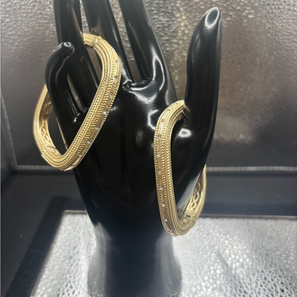 Gold Square Bangles - Picture 4 of 10